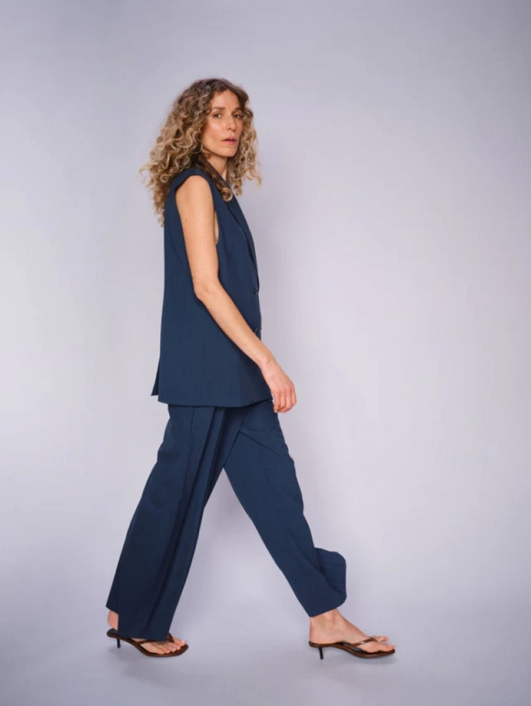 828 BLUE