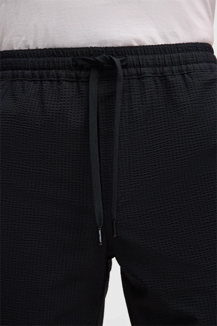 001 BLACK